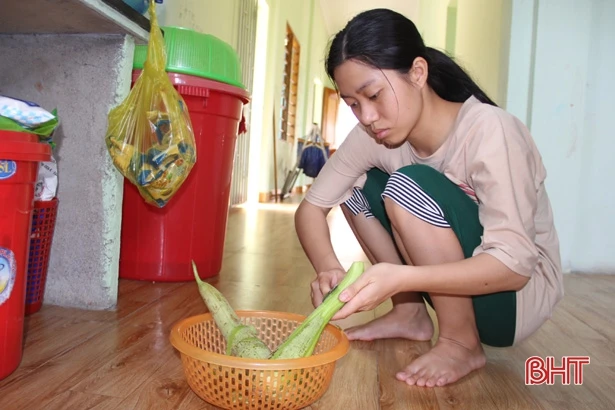 Cô gái Hà Tĩnh hiến tạng mẹ cứu người: “Phải học tốt để có tương lai”