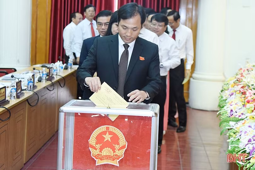 Ông Trần Tiến Hưng được bầu giữ chức Chủ tịch UBND tỉnh Hà Tĩnh