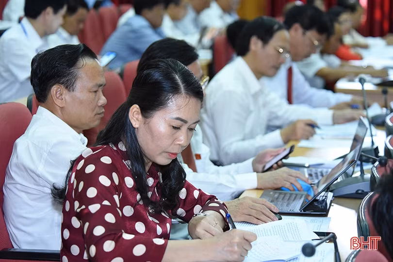 HĐND tỉnh nghe các tờ trình, đề án và trả lời kiến nghị của cử tri gửi đến kỳ họp