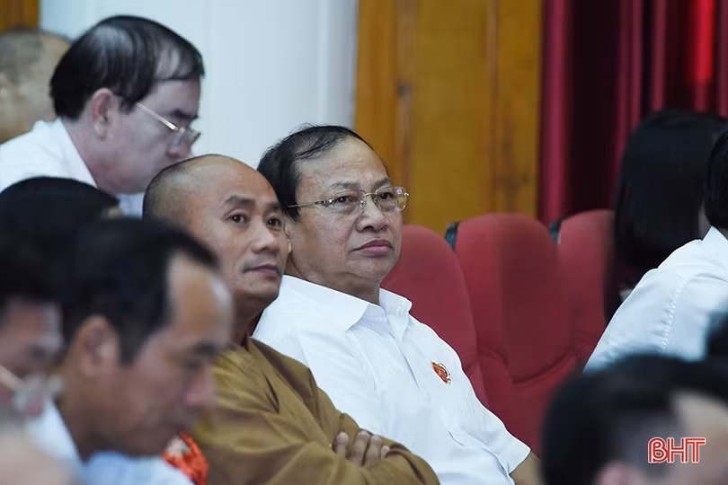 Chất vấn Giám đốc Sở Công thương: Đại biểu “xoay” về chất lượng xăng dầu, hệ thống nước thải cụm công nghiệp