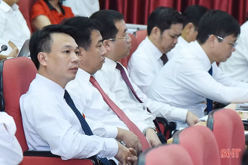 Phiên chất vấn: Giám đốc Sở TN-MT Hồ Huy Thành đăng đàn trả lời đầu tiên