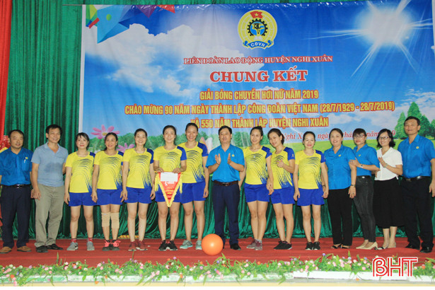 Giải bóng chuyền hơi nữ huyện Nghi Xuân thành công tốt đẹp