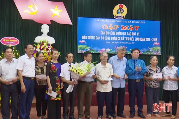TX Hồng Lĩnh biểu dương 13 cán bộ công đoàn cơ sở tiêu biểu