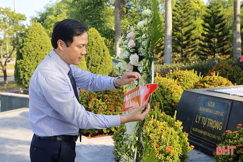 Lãnh đạo tỉnh Hà Tĩnh dâng hương tri ân các anh hùng, liệt sỹ