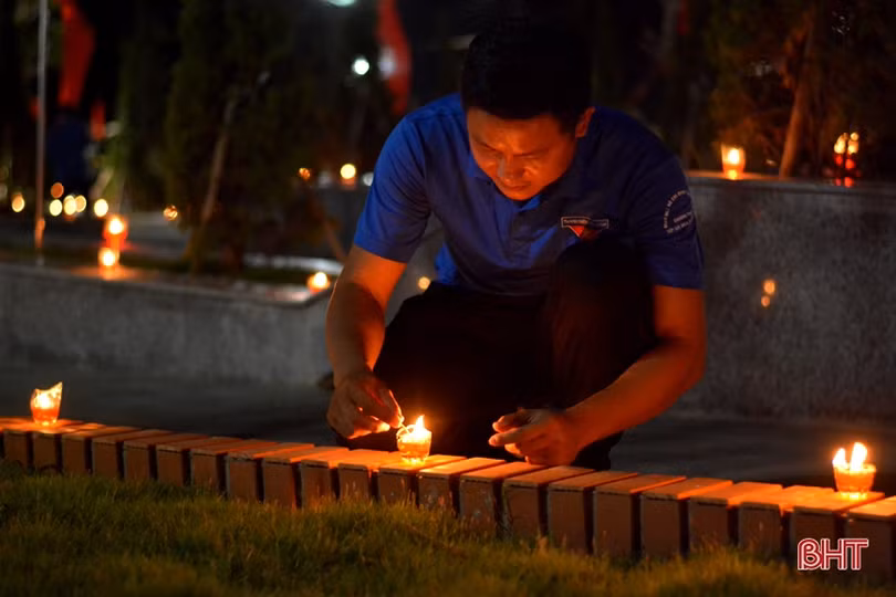 1.070 ngọn nến tri ân các anh hùng liệt sỹ ở TX Kỳ Anh