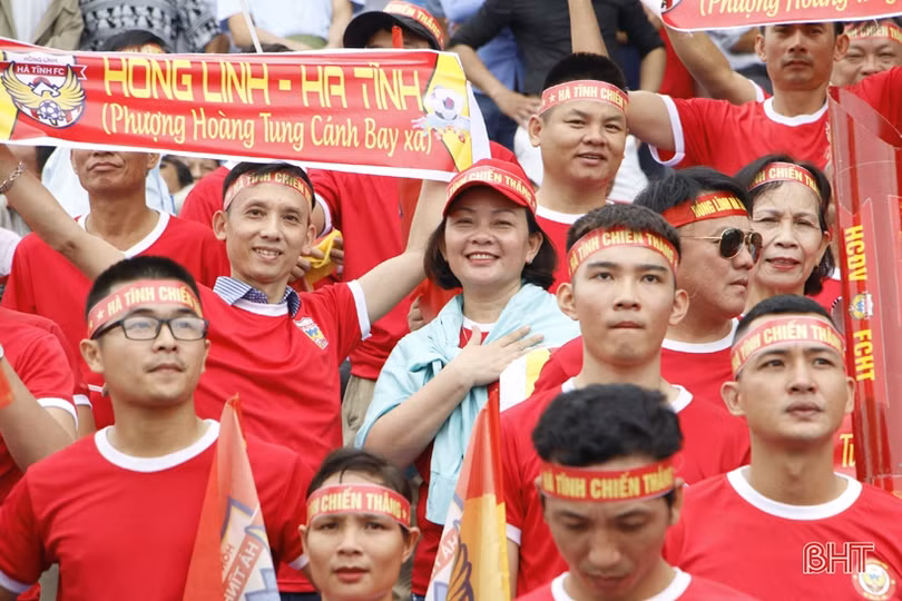 Người hâm mộ Hà Tĩnh tin vào chiến thắng của thầy trò HLV Phạm Minh Đức trên sân Đắk Lắk