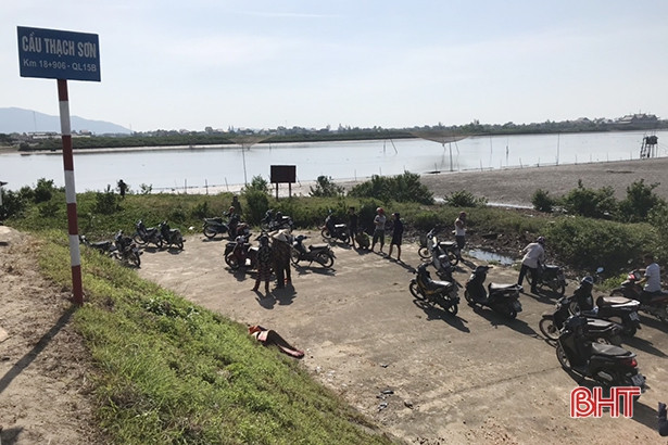 Người phụ nữ tử vong dưới cầu Thạch Sơn, nghi tự tử do trầm cảm