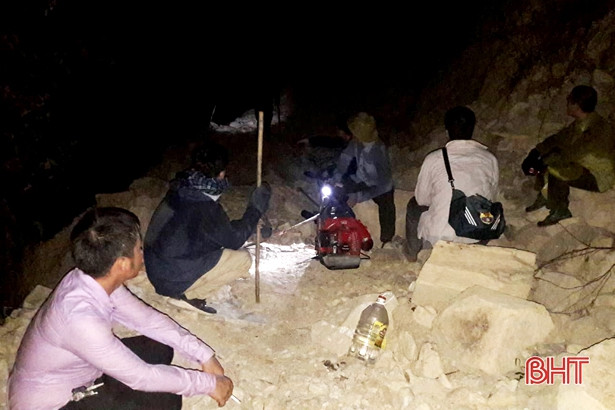 Cháy rừng trong đêm ở xã Kỳ Hà