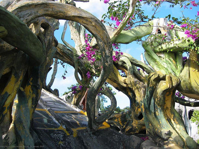 Nhà phù thủy, căn hộ hình chó và các khách sạn kỳ lạ nhất thế giới