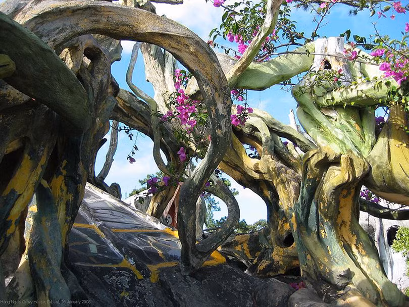 Nhà phù thủy, căn hộ hình chó và các khách sạn kỳ lạ nhất thế giới