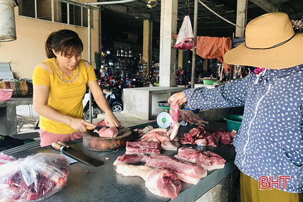 Người dân thị trấn Cẩm Xuyên an tâm sử dụng thịt lợn trong bữa ăn