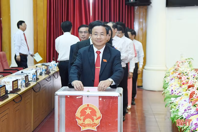 Ông Trần Tiến Hưng được bầu giữ chức Chủ tịch UBND tỉnh Hà Tĩnh