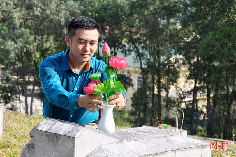 Hơn 7.000 đóa sen dâng mộ liệt sỹ tại Hà Tĩnh