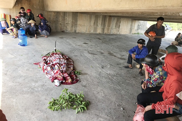 Người phụ nữ tử vong dưới cầu Thạch Sơn, nghi tự tử do trầm cảm