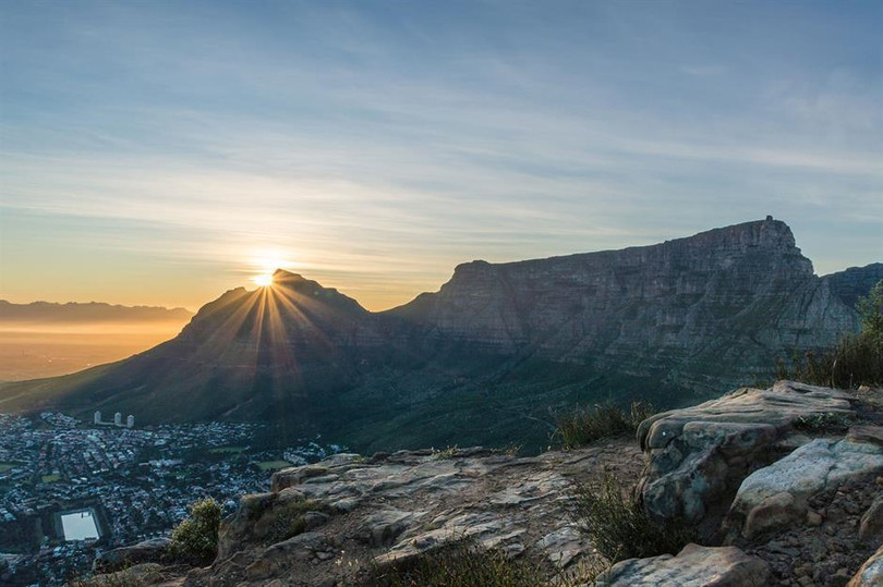 Vịnh Hạ Long vào top 10 điểm ngắm bình minh đẹp nhất thế giới