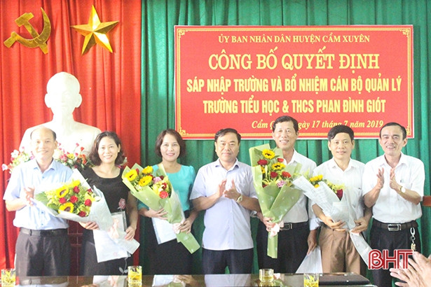 2 trường học đầu tiên ở Cẩm Xuyên sáp nhập theo Nghị quyết 96 HĐND tỉnh