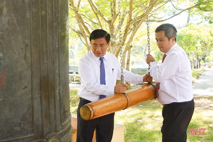 Lãnh đạo tỉnh Hà Tĩnh dâng hương tại Nghĩa trang Trường Sơn, Đường 9