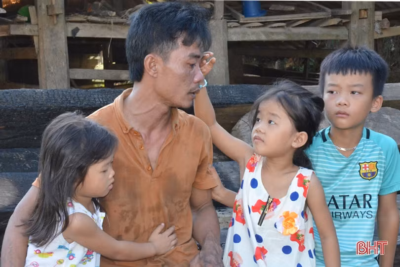 Gần 13 triệu đồng hỗ trợ 2 đứa trẻ khốn khó mồ côi bố mẹ vì TNGT