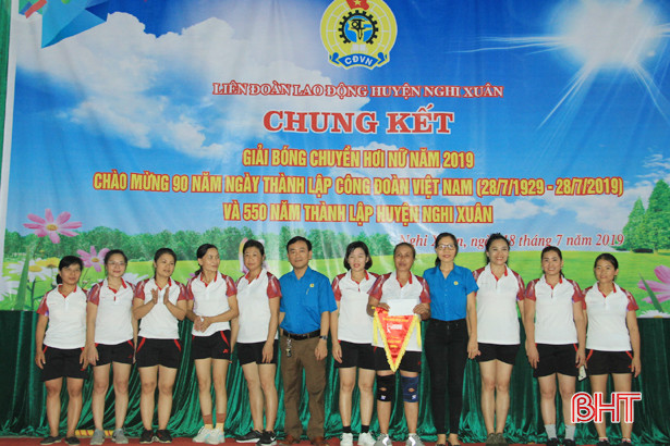 Giải bóng chuyền hơi nữ huyện Nghi Xuân thành công tốt đẹp