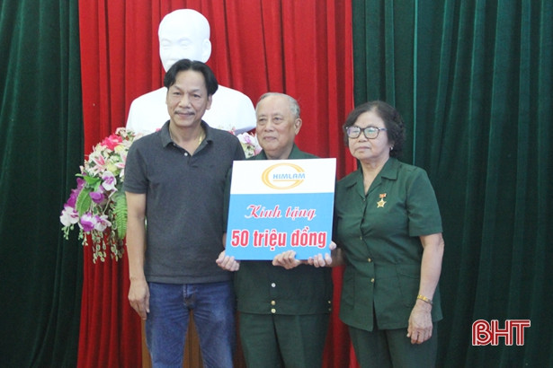 Trao 50 triệu đồng tri ân các cựu TNXP có hoàn cảnh khó khăn