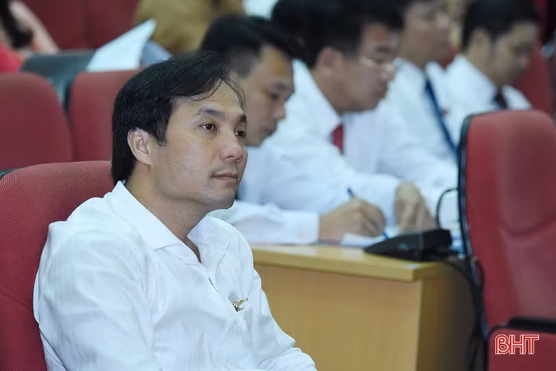 Phiên chất vấn: Giám đốc Sở TN-MT Hồ Huy Thành đăng đàn trả lời đầu tiên