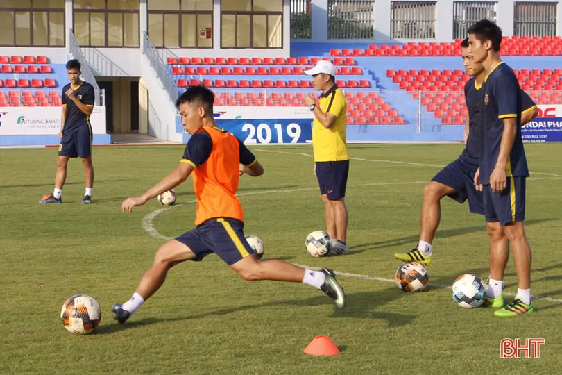 Người hâm mộ Hà Tĩnh tin vào chiến thắng của thầy trò HLV Phạm Minh Đức trên sân Đắk Lắk