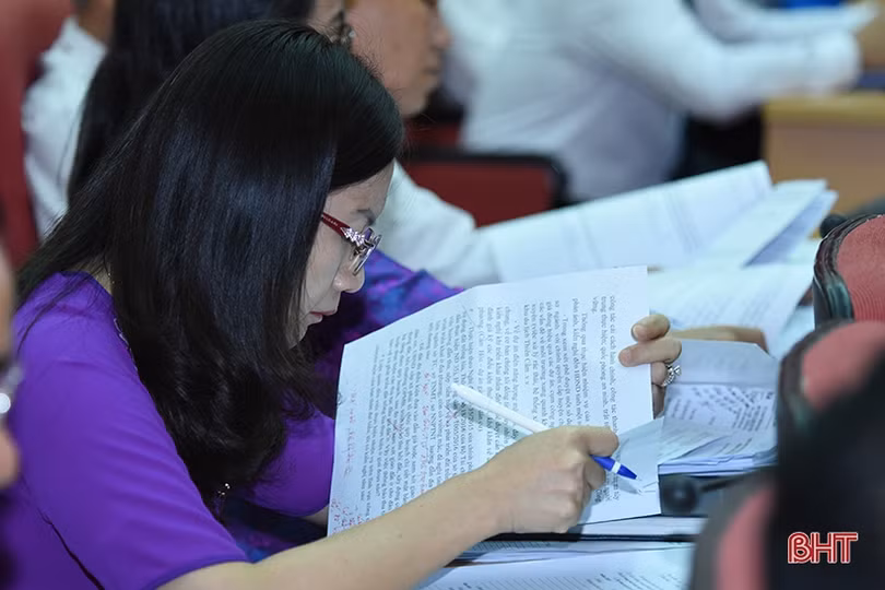 HĐND tỉnh nghe các tờ trình, đề án và trả lời kiến nghị của cử tri gửi đến kỳ họp