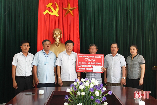 Cơ quan Huyện ủy Can Lộc hỗ trợ 130 triệu đồng xây nhà tình nghĩa