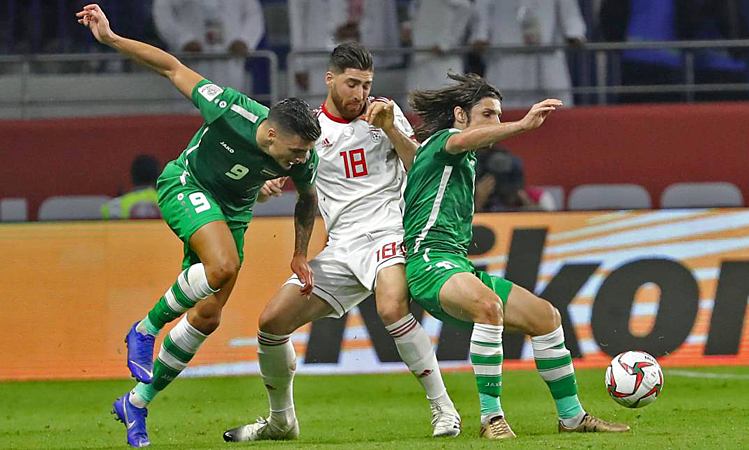 Iran (áo trắng) và Iraq từng hòa 0-0 ở vòng bảng Asian Cup 2019. Ảnh: AFP . AFC bị chỉ trích sau kết quả chia bảng vòng loại World Cup