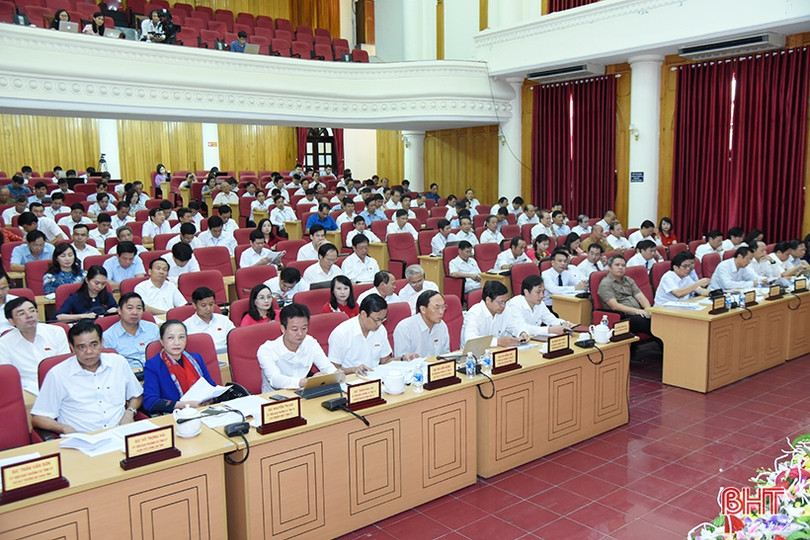 Sáng nay, HĐND tỉnh tiếp tục thảo luận tại hội trường và tiến hành chất vấn