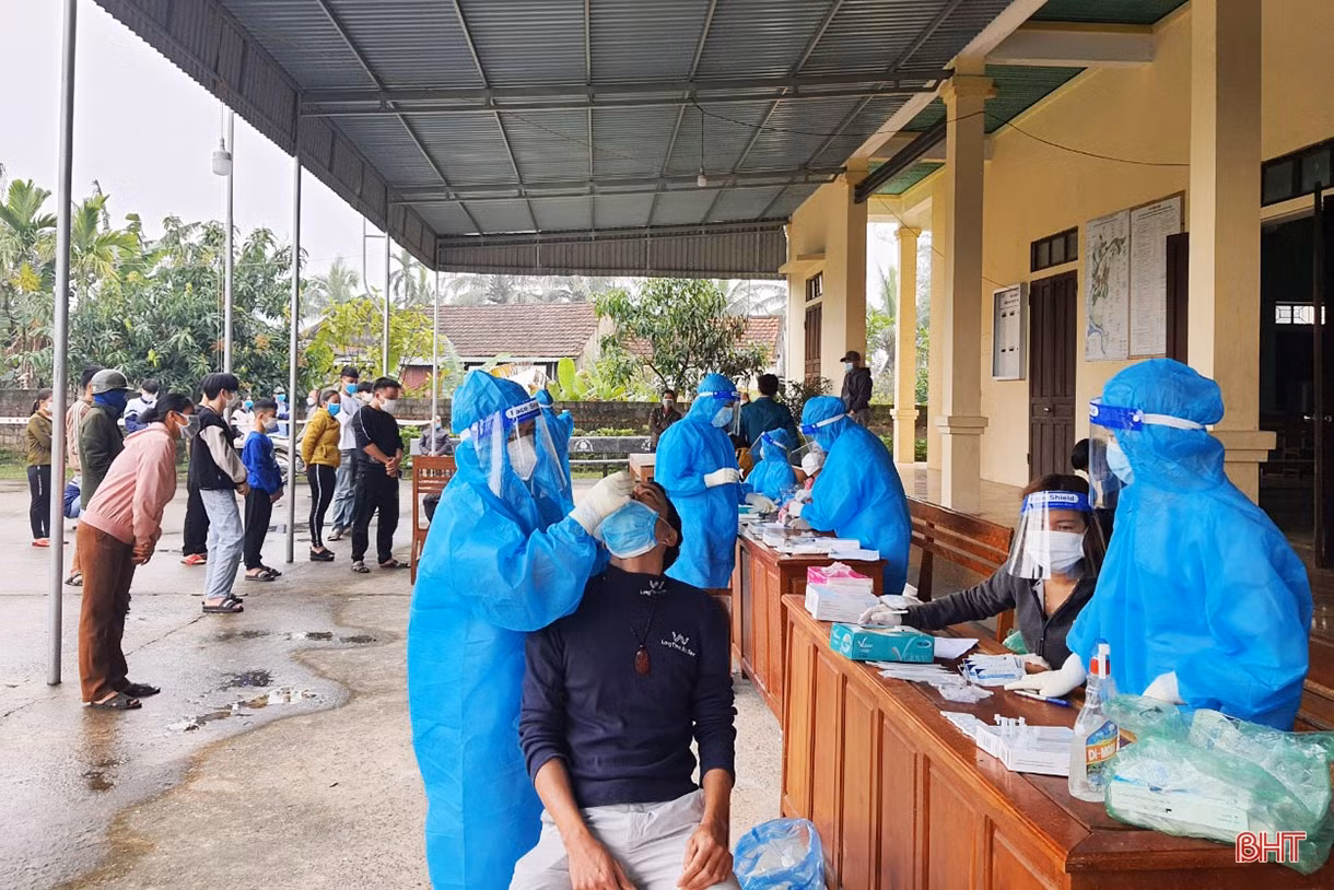 Bác sỹ rời cơ sở y tế công và thách thức về bài toán nhân lực (Bài 2): Thu nhập thấp có là lý do chính khiến bác sỹ “nhảy việc”?