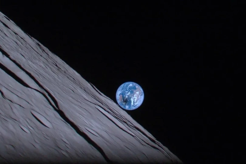 Khoảnh khắc cơn bão Mặt Trời trong nhật thực cực hiếm