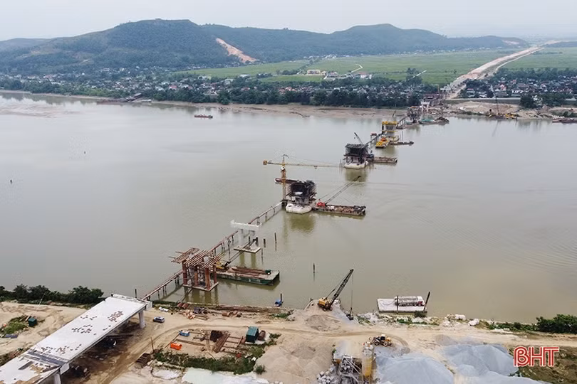 Đẩy nhanh tiến độ thi công dự án cao tốc Bắc - Nam qua Hà Tĩnh