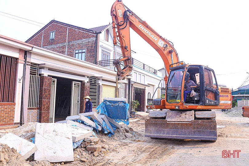 “Vượt nắng” đẩy nhanh tiến độ các công trình trọng điểm ở Hà Tĩnh