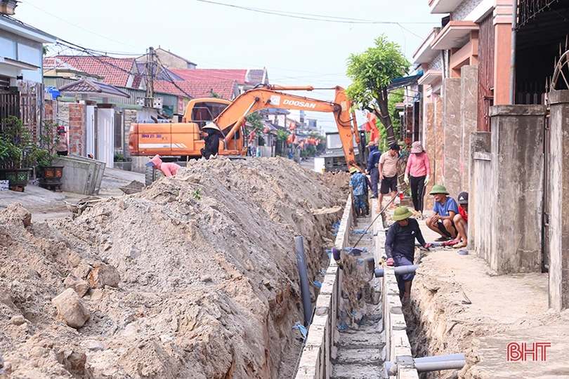 “Vượt nắng” đẩy nhanh tiến độ các công trình trọng điểm ở Hà Tĩnh