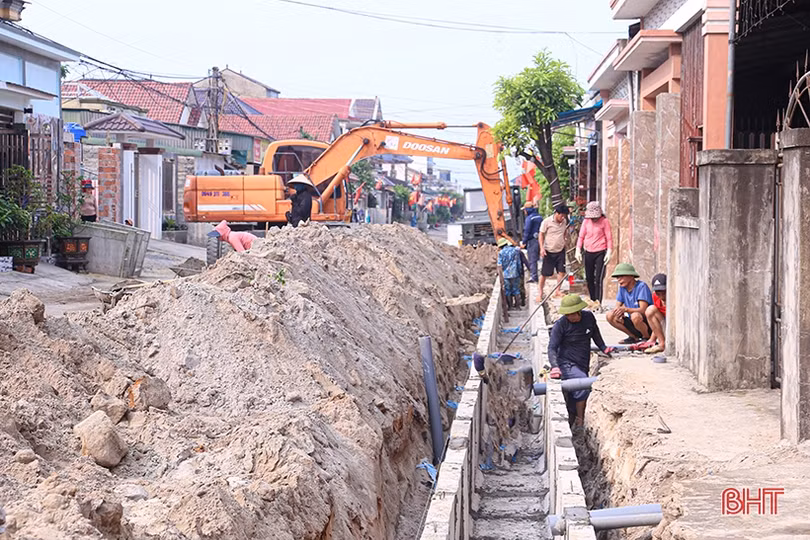 “Vượt nắng” đẩy nhanh tiến độ các công trình trọng điểm ở Hà Tĩnh