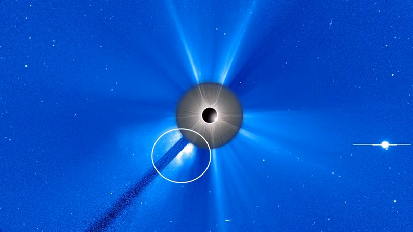 Khoảnh khắc cơn bão Mặt Trời trong nhật thực cực hiếm