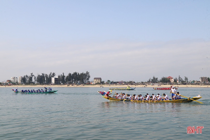 Thị trấn Thiên Cầm vô địch đua thuyền huyện Cẩm Xuyên năm 2023