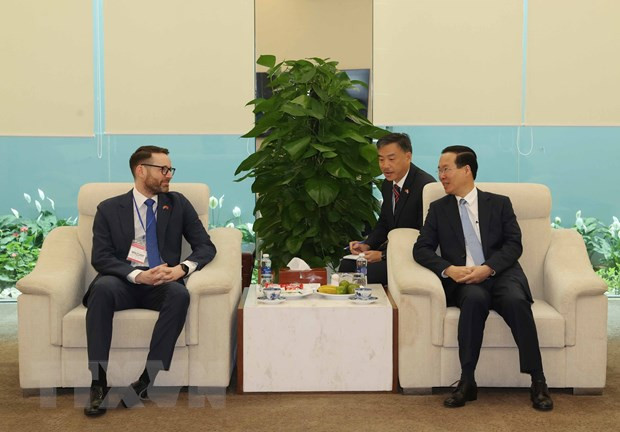 Chủ tịch nước lên đường dự Lễ đăng quang của Nhà vua Anh Charles III