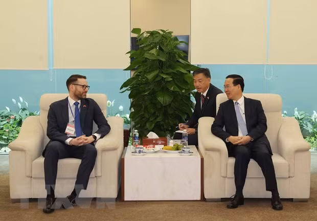 Chủ tịch nước lên đường dự Lễ đăng quang của Nhà vua Anh Charles III