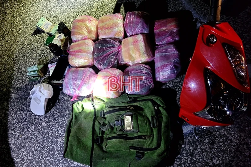 Hà Tĩnh: Bắt đối tượng vận chuyển 32.800 viên ma túy tổng hợp