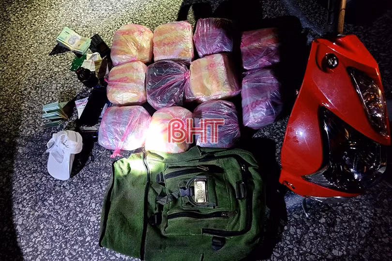 Hà Tĩnh: Bắt đối tượng vận chuyển 32.800 viên ma túy tổng hợp