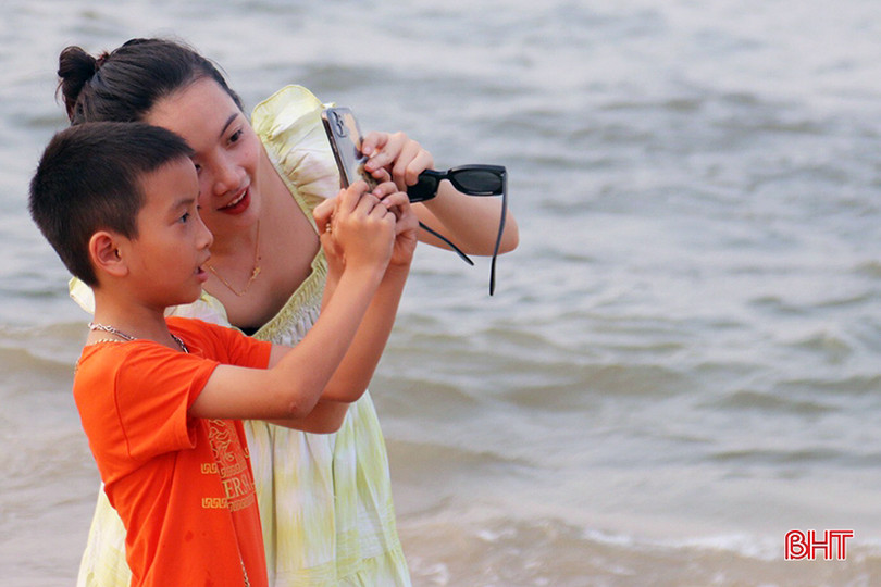 Nguy cơ tiềm ẩn từ du lịch sông, suối tự phát