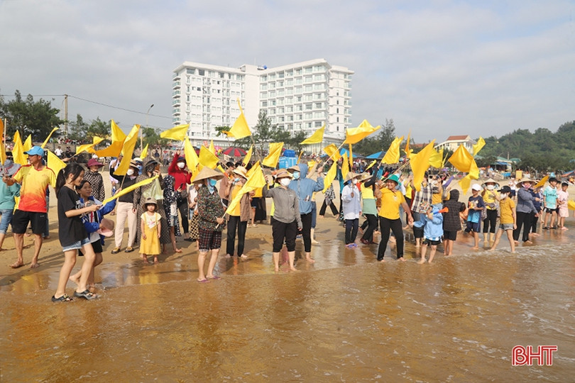 Thị trấn Thiên Cầm vô địch đua thuyền huyện Cẩm Xuyên năm 2023