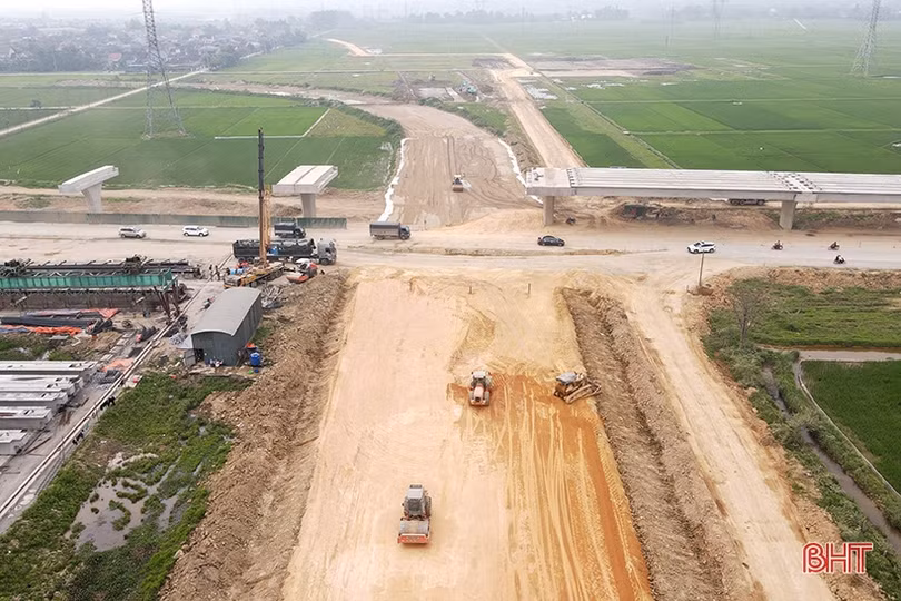 Đẩy nhanh tiến độ thi công dự án cao tốc Bắc - Nam qua Hà Tĩnh
