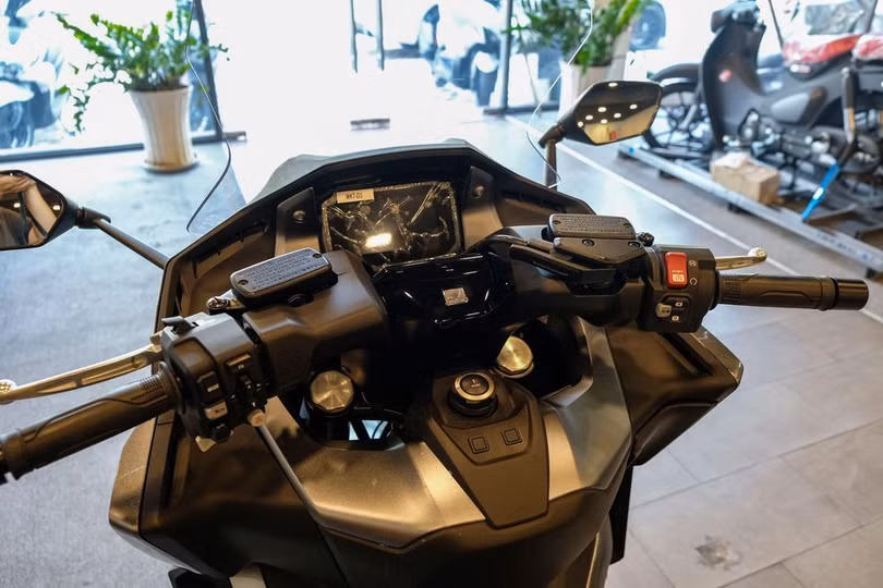 Honda Forza 750 2023 về Việt Nam, có lẫy số và phanh tay như ô tô