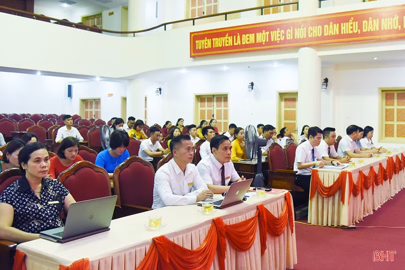 Trường Chính trị Trần Phú khai giảng 2 lớp trung cấp lý luận chính trị