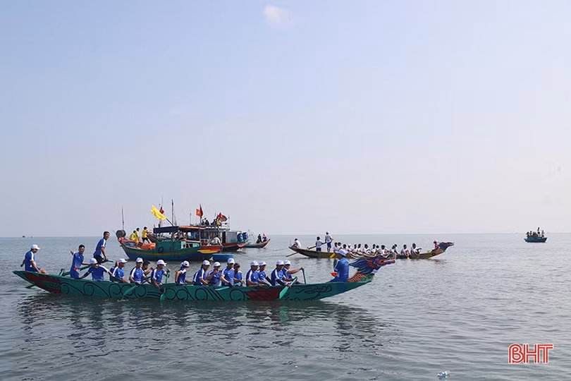 Thị trấn Thiên Cầm vô địch đua thuyền huyện Cẩm Xuyên năm 2023