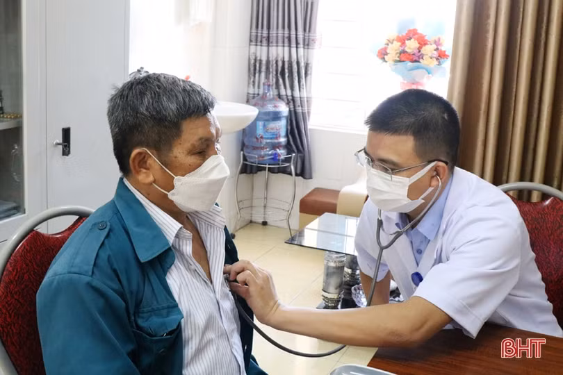 Hà Tĩnh: Nắng nóng khiến người già, trẻ nhỏ vào viện tăng cao