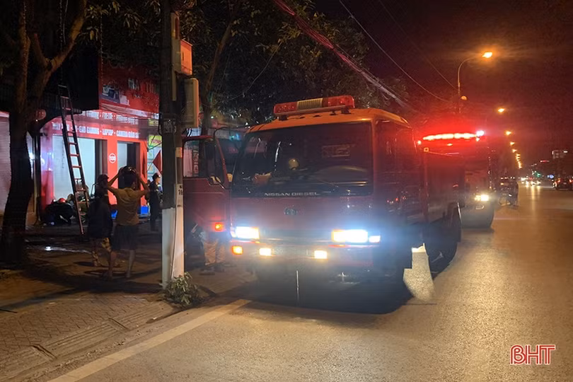 Kịp thời khống chế đám cháy tại cửa hàng máy tính ở TP Hà Tĩnh